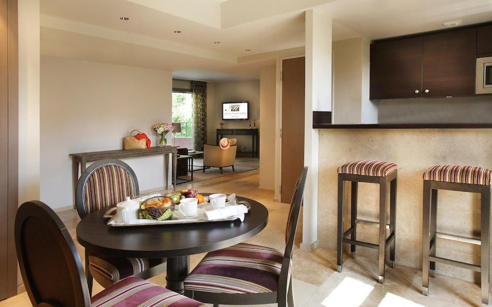 Residence Hoteliere 4 Etoiles Les Mas Du Grand Vallon มูแฌ็ง ภายนอก รูปภาพ